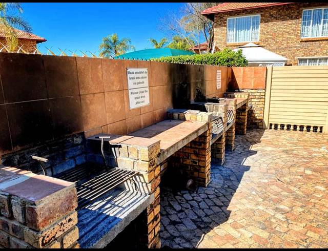 2 BEDROOM PROPERTY TO RENT IN MORELETAPARK